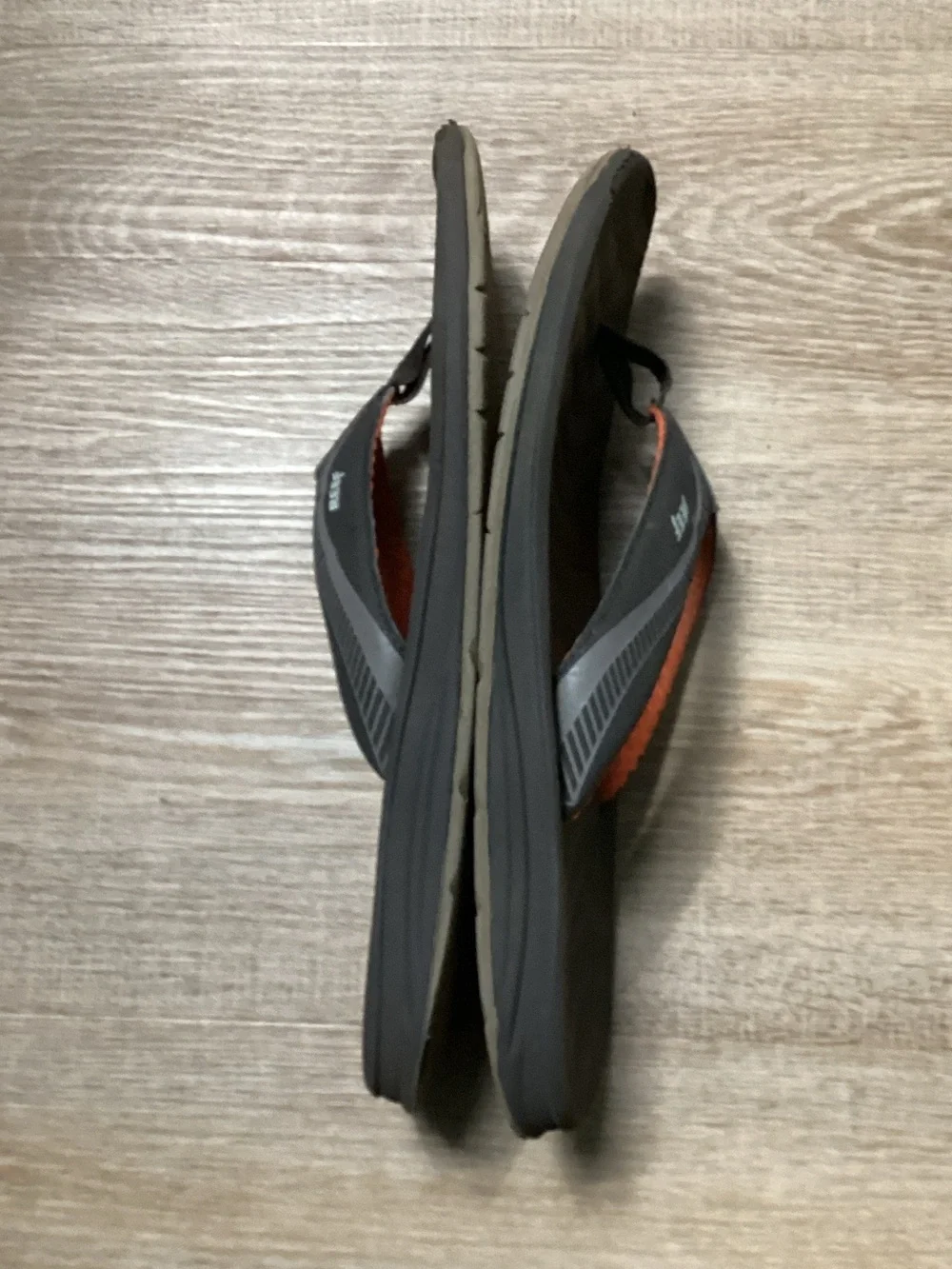 Reef Platform Flight Men’s Black Flip Flops with Orange Accent Size 10